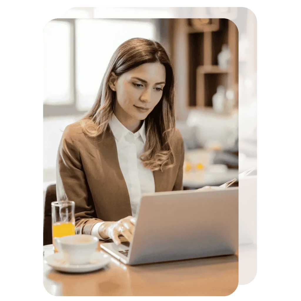 HR professional managing key HR challenges swiftly using SmartHCM, AI pwered cloud based HR software for Australia & new Zealand